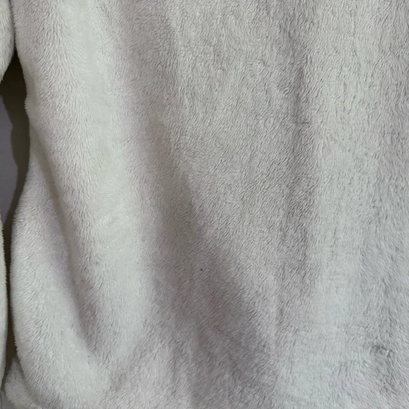 Women’s LThe North Face Women's White and Gray Teddy Jacket: adventure outdoors - Picture 10 of 14